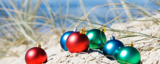 Location Customizable Magnet - Christmas Backgrounds ORNAMENTS ON BEACH